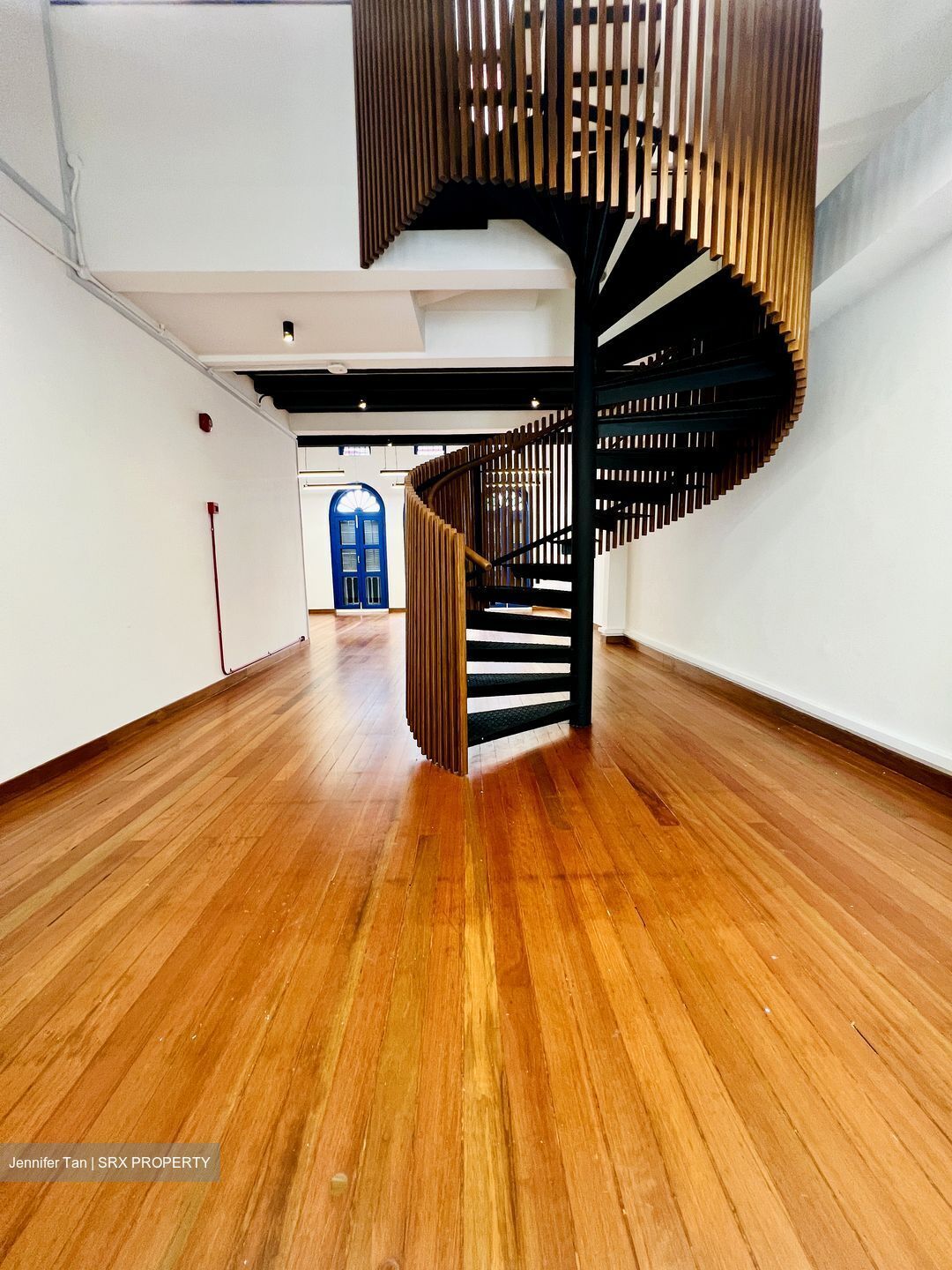 Club Street (D1), Office #613063341